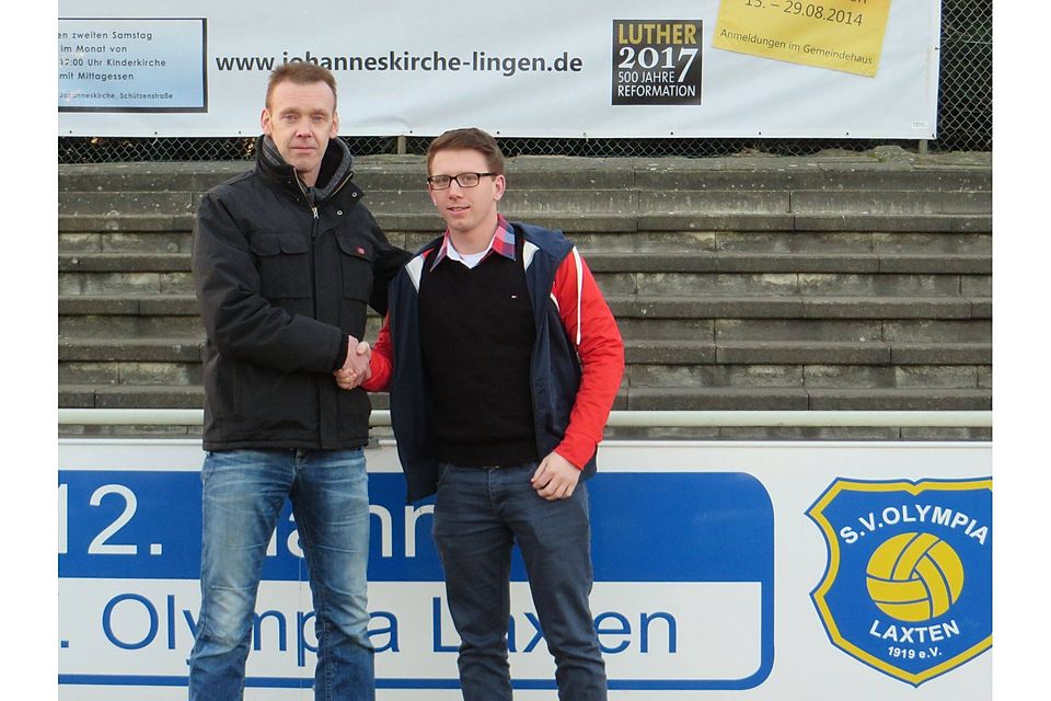 Auf gute Zusammenarbeit: Sebastian Beckmann (rechts) geht ab der kommenden Saison für Laxten und Trainer Frank Grotke (links) auf Torejagd. Foto: Olympia Laxten.