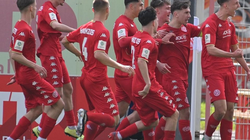 Der Mainzer NAchwuchs bejubelt den Deutschen Meistertitel der U19.