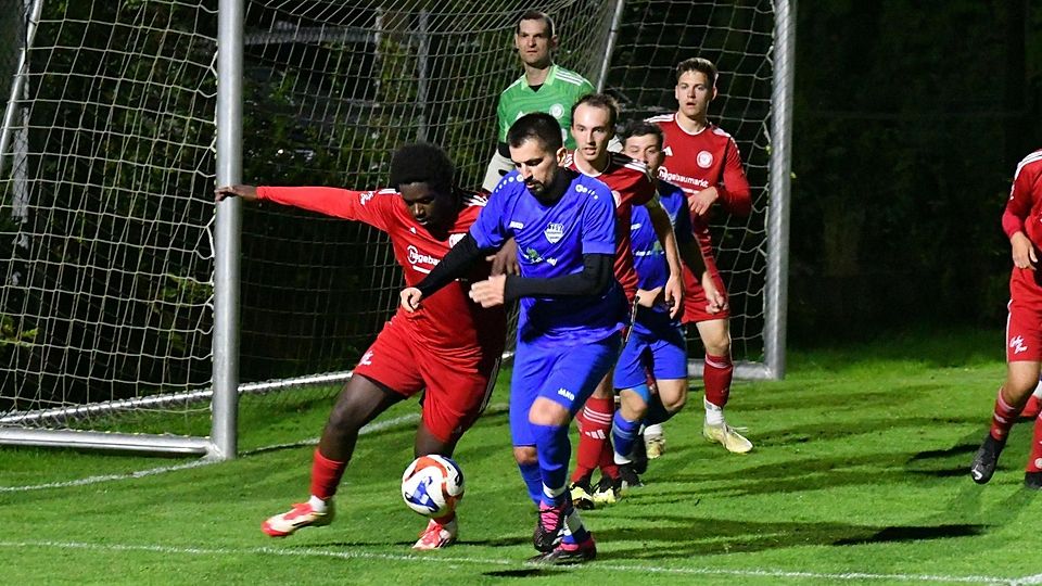 A-Klasse TSV Gernlinden in blau gegen SC Unterpfaffenhofen II in rot