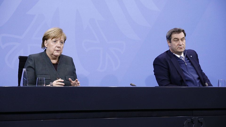 Bundeskanzlerin Angela Merkel (li.)und Bayerns Ministerpräsident Markus Söder erklären die bis 14. Februar getroffenen Beschlüsse.