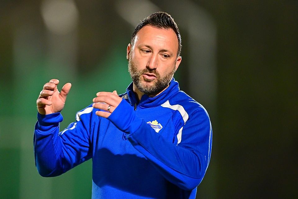 Trainer Vincenzo Contento (Aschheim) erwartet, „dass die Jungs die Konzentration hochhalten“.