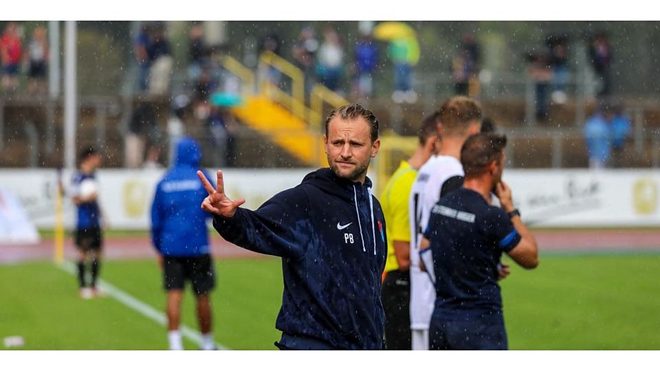 Gibt weiterhin die Richtung beim TSV Steinbach Haiger vor: Trainer Pascal Bieler verlängert seinen Vertrag beim Fußball-Regionalligisten. © Björn Franz