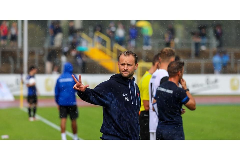 Gibt weiterhin die Richtung beim TSV Steinbach Haiger vor: Trainer Pascal Bieler verlängert seinen Vertrag beim Fußball-Regionalligisten. © Björn Franz