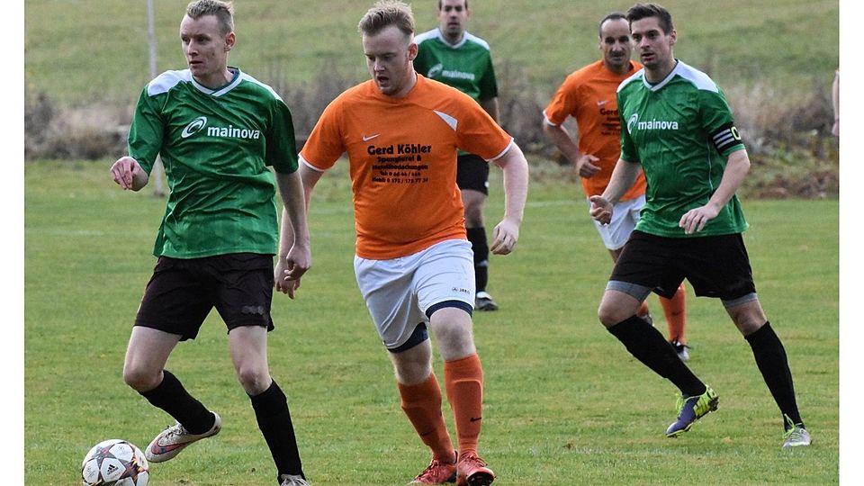 Während der TSV Ilbeshausen gestärkt vom 2:0-Derbyerfolg am Sonntag zur SG Schlitzerland II reist, will die SG Grebenhain/Bermuthshain gegen den FV Horas II mit der Wiederholung des Vorrundensieges endlich wieder einen Dreier einfahren.  	Foto: Zinn