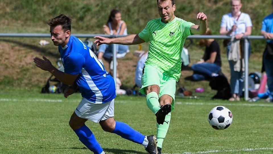 Die SG Guldenbachtal um Luca Czarnecki (grünes Trikot) feierte mit dem 2:0 in Bockenau den dritten Saisonerfolg im vierten Bezirksliga-Spiel der neuen Saison.	Foto: Sebastian Bohr