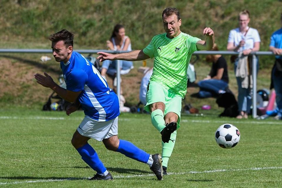 Die SG Guldenbachtal um Luca Czarnecki (grünes Trikot) feierte mit dem 2:0 in Bockenau den dritten Saisonerfolg im vierten Bezirksliga-Spiel der neuen Saison.	Foto: Sebastian Bohr