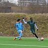 Neuzugang Christ Emmanuel Makangilu (r.) lief im Testspiel des TSV Neuried gegen die vierte Mannschaft des TSV 1860 München von Beginn an im Mittelfeld au