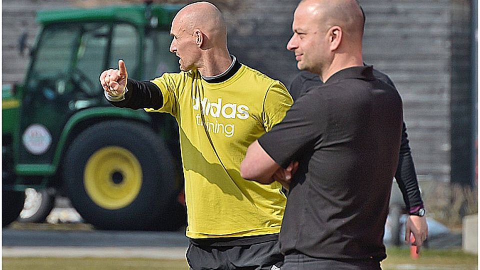 Der Coach ist weg, der Co übernimmt: Roland Krötz (rechts) wird Nachfolger von Sven Kresin als Trainer des TSV Landsberg.  Archivfoto: Thorsten Jordan