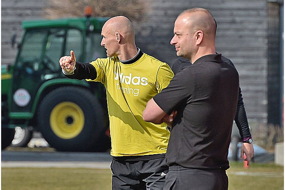 Der Coach ist weg, der Co übernimmt: Roland Krötz (rechts) wird Nachfolger von Sven Kresin als Trainer des TSV Landsberg.  Archivfoto: Thorsten Jordan
