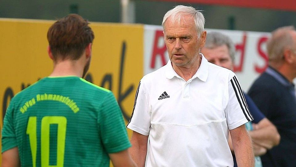Viktor Stern wird die Ruhmannsfeldener Fußballer auch beim Re-Start der Bezirksliga Ost betreuen 