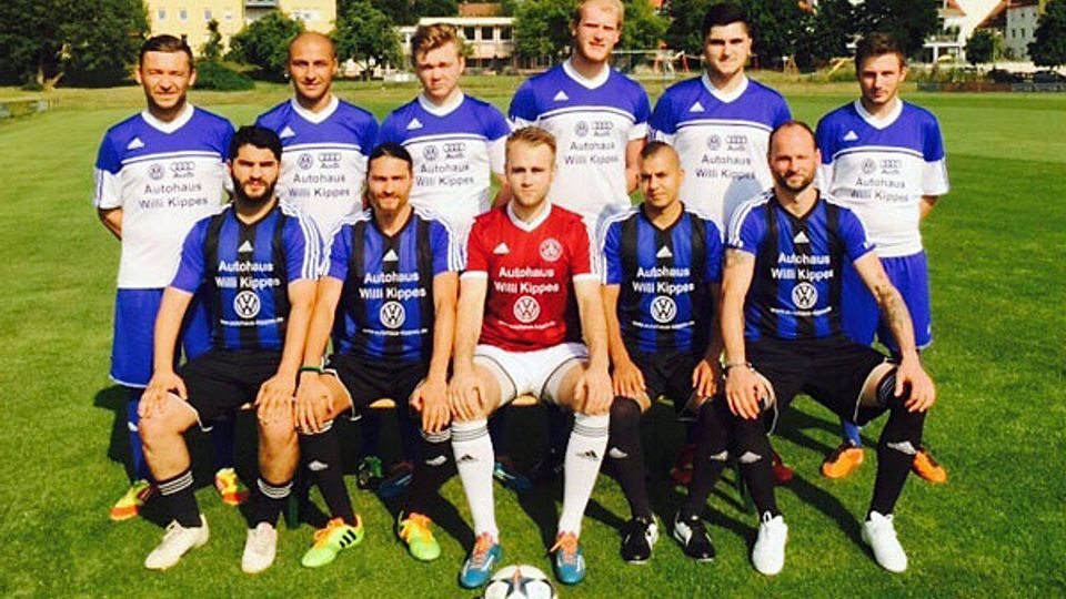 Neuzugänge von links stehend: Matthias Kaminski, Aydogan Tekin, Joseph Carpenter, Giuseppe Sarubbo, Emrecan Duran, Ferdinando Pezzella von links sitzend: Anil Karaca, Anastasios Kartalis, Marc-Andre De Millas(geb. Örtelt), Leonardo Lugbunari, Sanel Causevic es fehlen: Karokh Ismail, Daniel Jovic, Joussif Badaro, Anton Schuller, Marvin Opana, Kevin Flora, Daniel Ganter, Nazif Tchabomao und Adem Esm