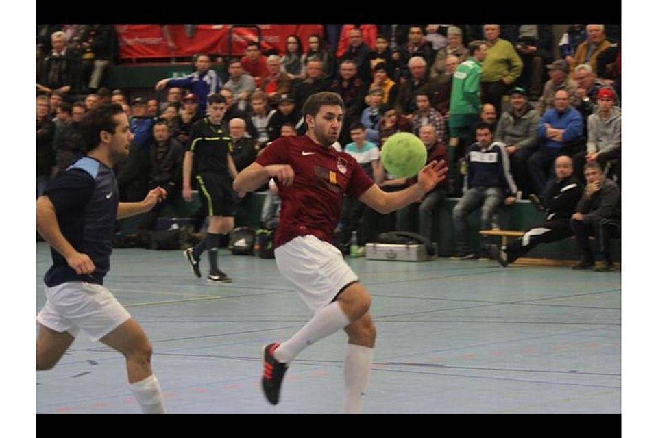 Yannick Döhring, hier noch im roten Trikot des SSV Lindheim, wird künftig für den Verbandsliga-Kontrahenten SG Bruchköbel auflaufen. Foto: gla