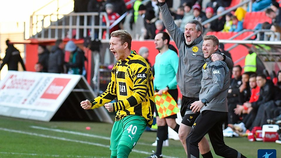 Der Jubel von Co-Trainer Julian Koch und Torwart-Trainer Thomas Feldhoff war am Wochenende groß.