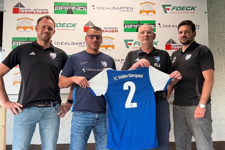 Die sportliche Leitung der Vilstallöwen gemeinsam mit dem neuen Trainer der zweiten und dritten Mannschaft. Stehend v.L: Andreas Lehner, der neue Trainer Alex Schrafstetter, Michael Just und Martin Breiteneicher.