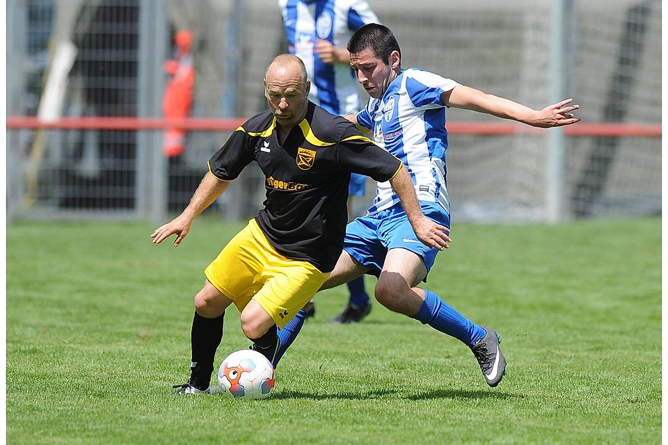 An vierter Stelle platzierte sich der FC Pfeffingen um Trainer Dieter Oswald (links) bei den Albstadt-Stadtmeisterschaften. Foto: Fuhrmann