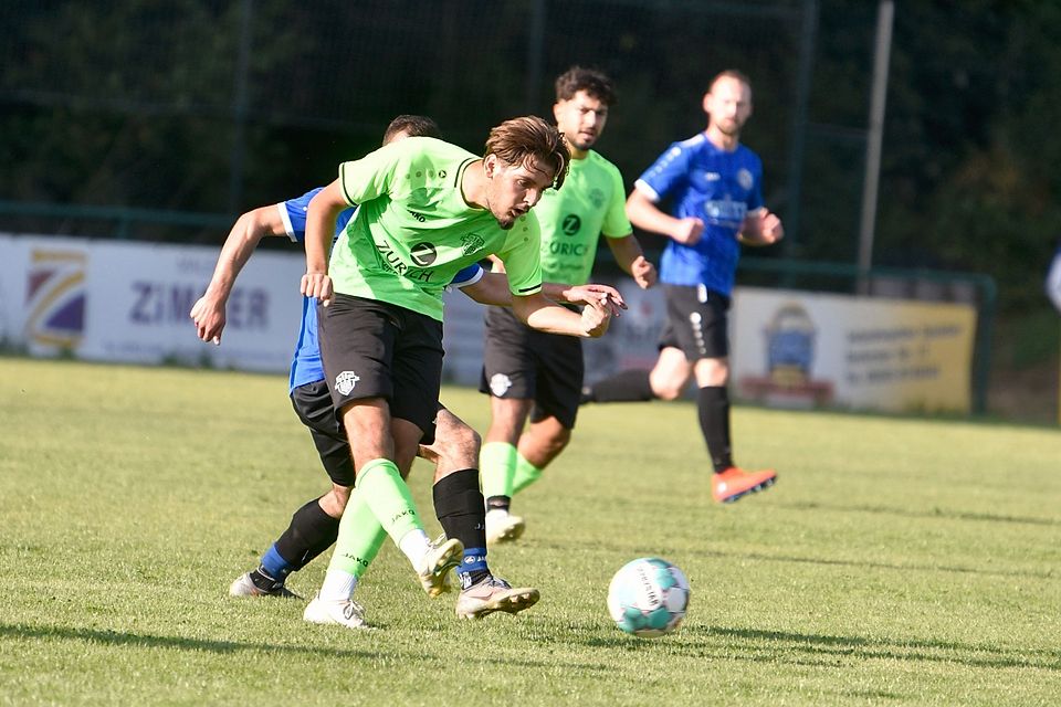 Stark am Ball: Mit seinem Freistoß kurz nach der Pause erzielte Visar Kadri den entscheidenden Treffer der Oberweiser zum 1:0-Sieg seiner Mannschaft in Preist.