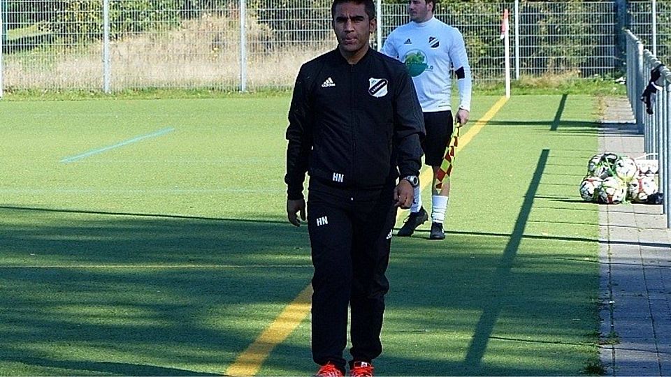 Ab der Rückrunde wird statt Jonas Scholle (hinten) der neue Co-Trainer Daniel Zins mit Hasib Nassery (vorne) an der Linie stehen. F: Dickgreber