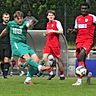 Die Landesliga-Fußballer hoffen beim TuS Knittelsheim auf die Treffsicherheit von Stürmer Fabian Commes, der in dieser Szene das 1:0 gegen Wormatia II schießt. 	Archivfoto: Thomas Schmidt