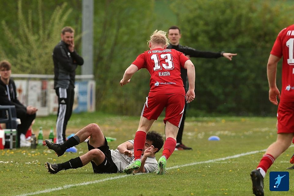 33 Punkte aus den jüngsten 15 Spielen: Lars Klassen (vorne) und die FV Hunsrückhöhe wollen ihre gute Bilanz weiter aufbessern und nun auch in Schweich gewinnen. 