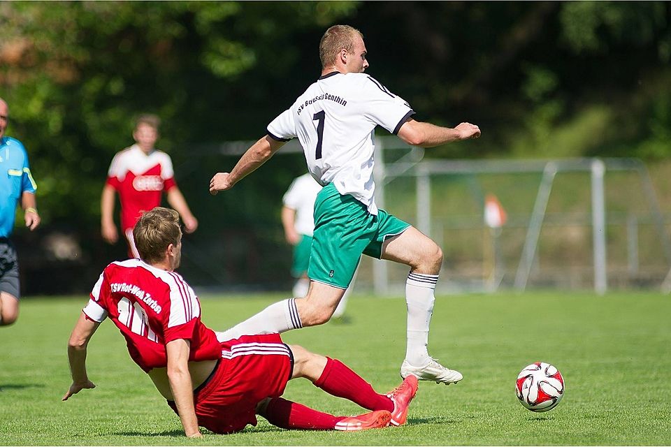 Neuling Genthin (in grün-weiß) übersprang am letzten Spieltag die Hürde Zerbst    F: Harbke