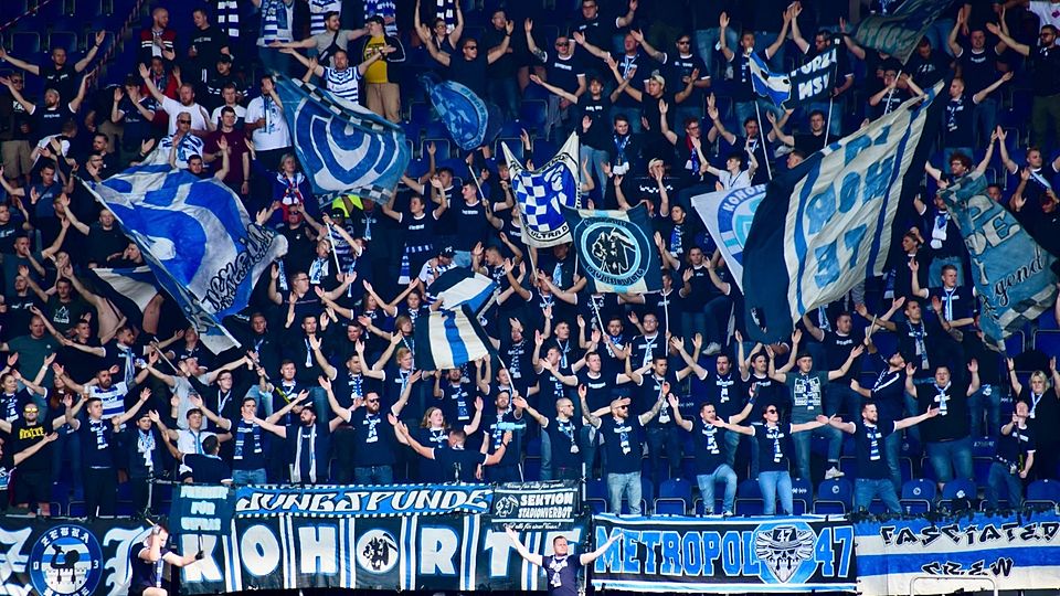Mit lautstarker Fan-Unterstützung stürmte der MSV Duisburg zum Heimsieg.