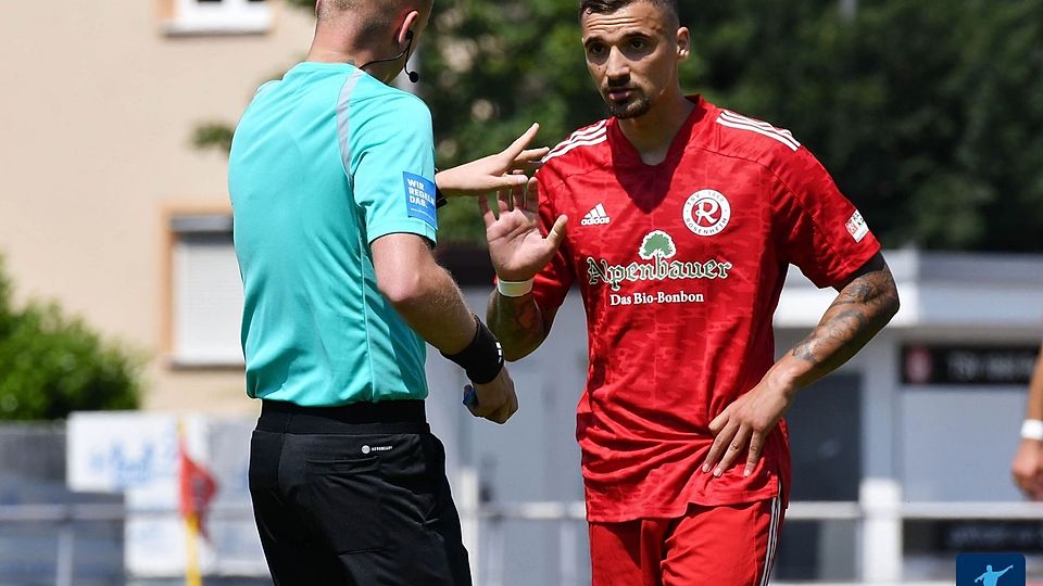 Sascha Marinkovic (re.) hat sich nicht ganz freiwillig vom TSV 1860 Rosenheim verabschiedet.