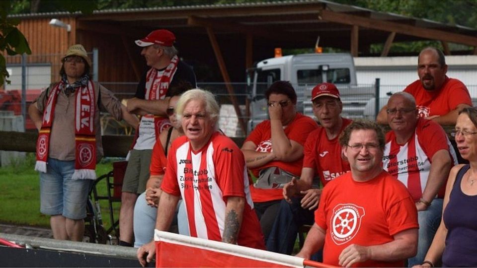 Haben momentan gut Lachen: Die Fans der SG Hoechst (F: Jörg Schulz)