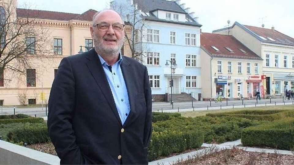 Lobte die Arbeit des Fußballkreises Ostbrandenburg in seiner Rede: Union-Fürstenwalde-Präsident Hans-Ulrich Hengst. © Foto: Annemarie Diehr