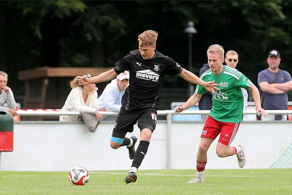 Leon Apitz (li., Eckernförder SV) erhöhte auf 2-0.