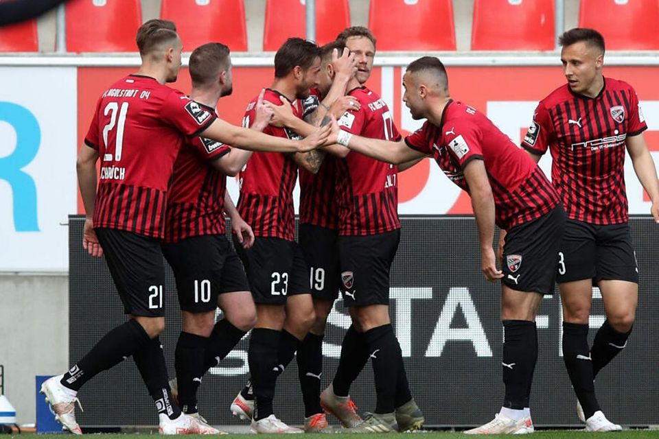 Der FC Ingolstadt steigt nach der dritten Relegation in Folge in die 2. Liga auf.
