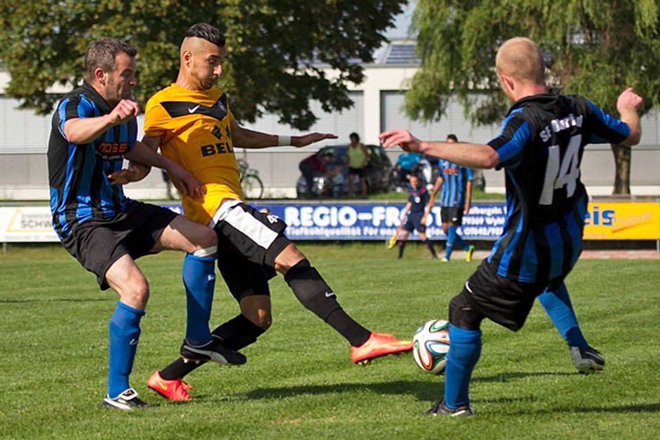Gegen Oberried war der SC Wyhl (gelb) immer wieder schneller am Ball. | Foto: Daniel Fleig