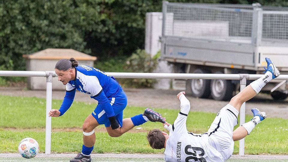 Cem Hircin von Eintracht Verlautenheide (in Blau) erzielte gegen Fliesteden das 2:0.