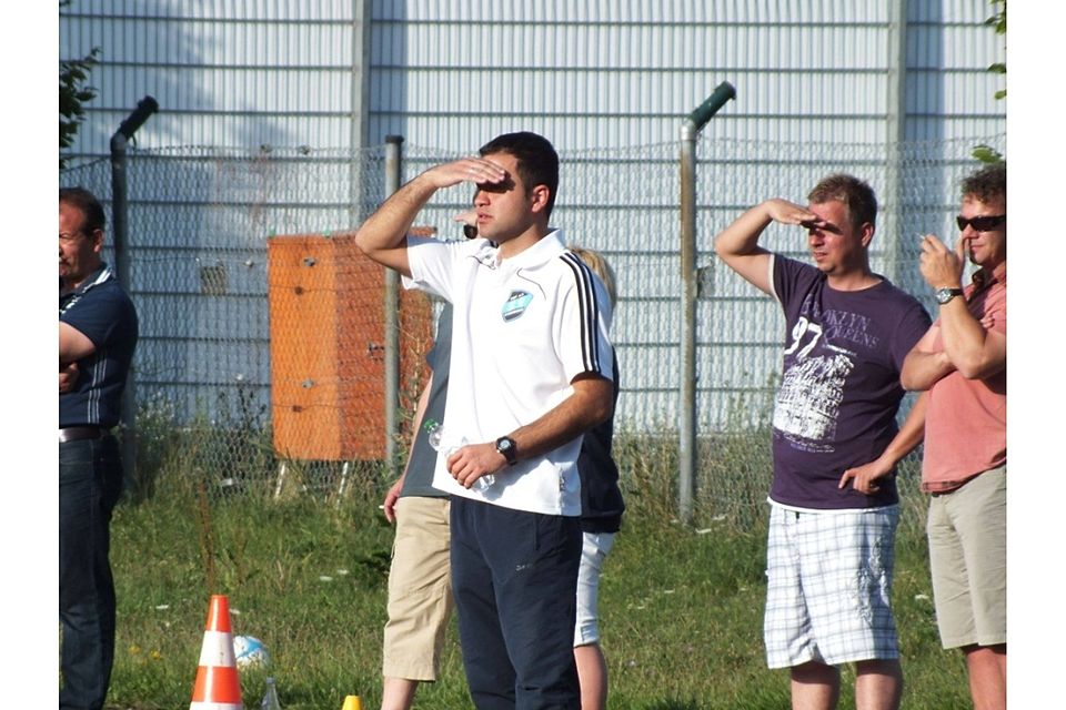 Etzenrichts-Trainer Faruk Maloku hat den 2. Tabellenplatz im Visier.F: Sebastian Kastner