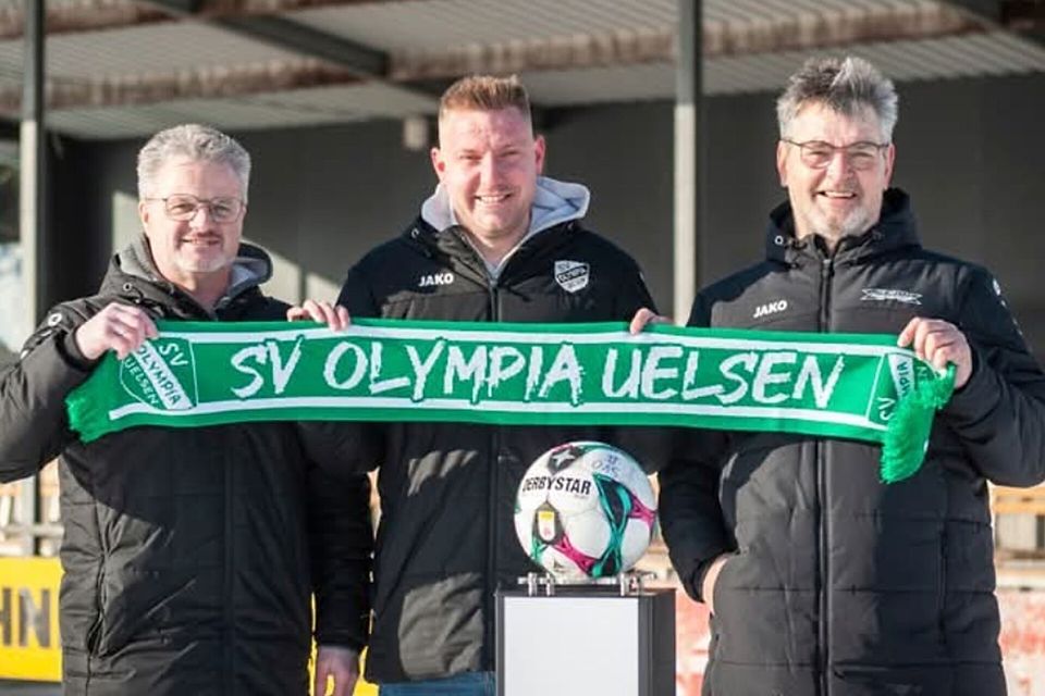 v.l.n.r.: Jürgen Kuite (Fußballvorstand), Mathias Hendriks (Trainer Frauen I) und Hans Kerperin (Fußballvorstand). v.l.n.r.: Jürgen Kuite (Fußballvorstand), Mathias Hendriks (Trainer Frauen I) und Hans Kerperin (Fußballvorstand).