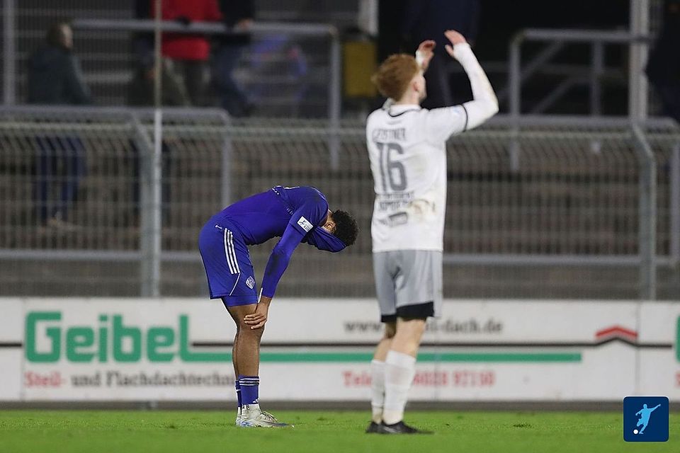 Ein Treffer wollte einfach weder Aschaffenburg (blaue Triktots) noch Bamberg gelingen im Nachholspiel am Dienstagabend.