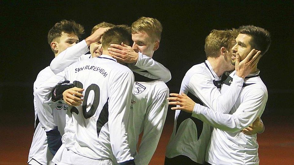Hier wird noch über das zwischenzeitlich 1:1 gejubelt, am Ende freute sich Rutesheim über den ersten Dreier dieses Jahres. Foto: Andreas Gorr
