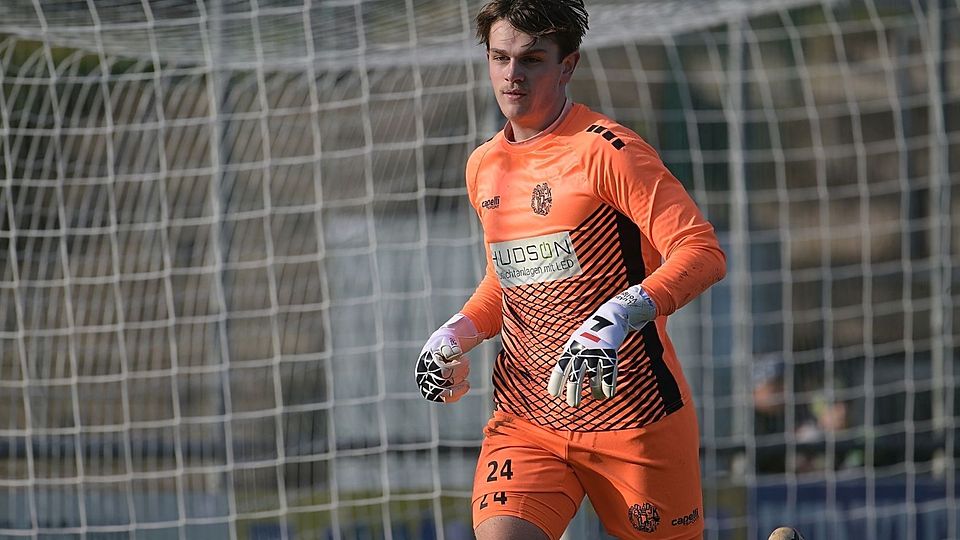 Lukas Völlger wird noch länger das Torwarttrikot der DJK Gebenbach tragen.
