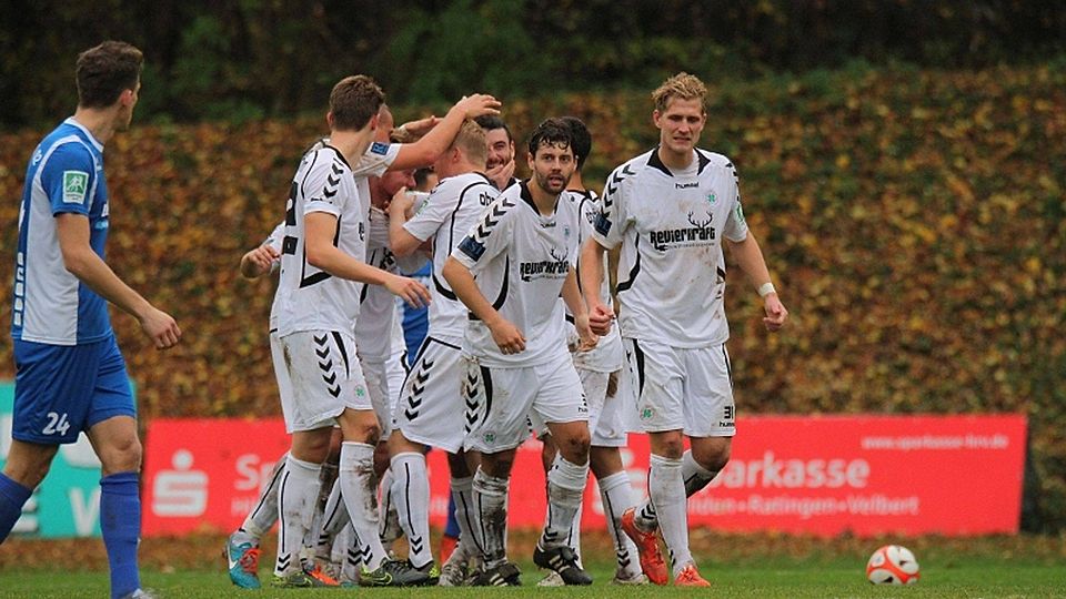 Jubel bei RWO nach dem 4:1 in Velbert. F: Michael  Mietz