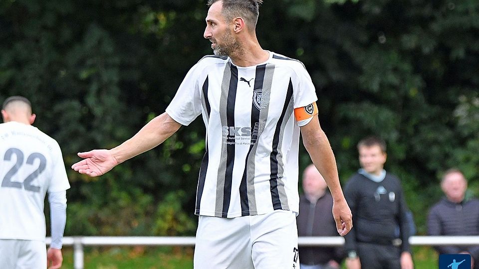 Der 39-jährige Sommerneuzugang Dominik Milaszewski führt SW Wattenscheid 08 als Kapitän auf das Feld.
