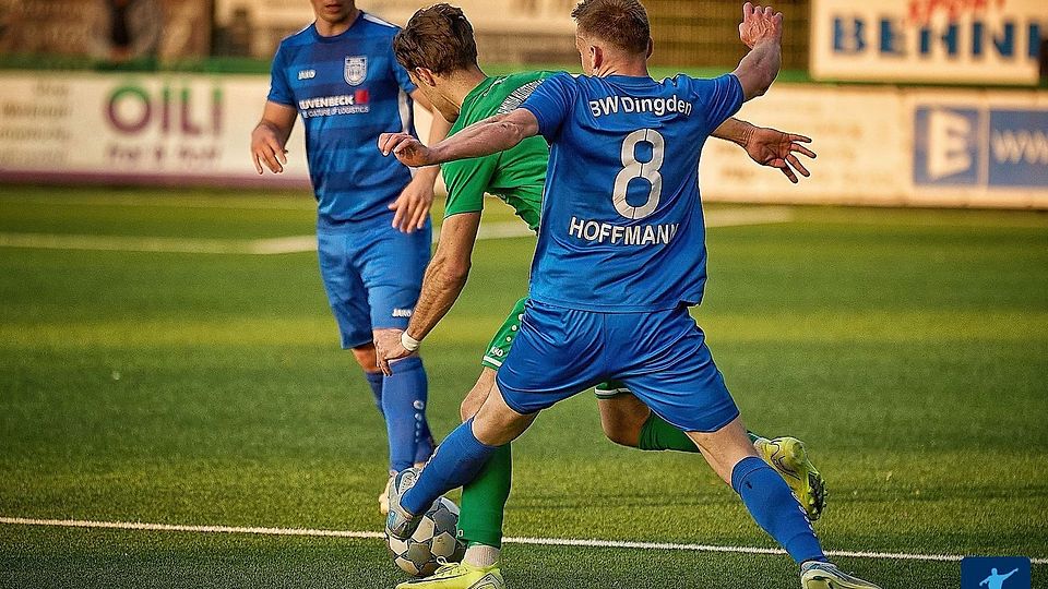 Spitzenreiter SV Blau-Weiß Dingden gewinnt bei Abstiegskandidat DJK Arminia Klosterhardt deutlich. 