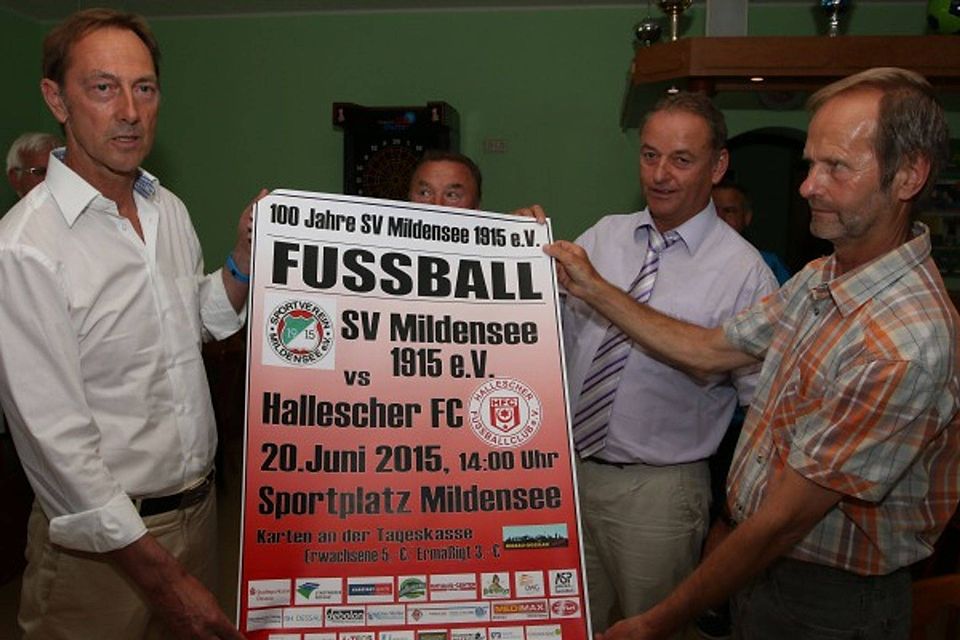 Sportamtsleiter Ralph Hirsch (links) und die Mildenseer Vorstände Norbert Bonin und Christian Bühnemann (rechts) bei der Verkündung. F: B. Reinhardt