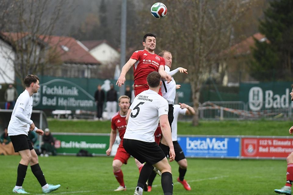 Heilbrunns Flügelspieler Klaus Pföderl (Mitte) macht ein starkes Spiel und das frühe 1:0 gegen den SV Waldeck-Obermenzing.