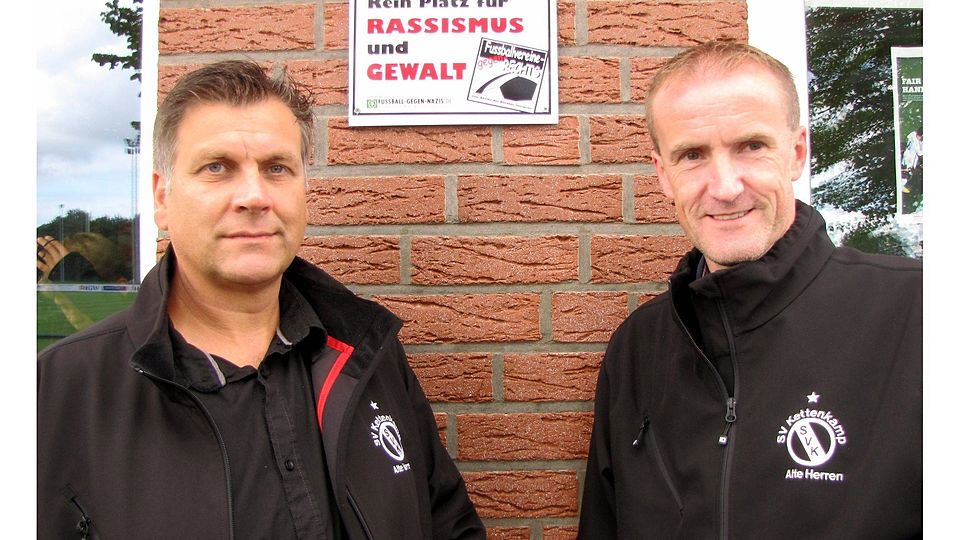 Der zweite Vorsitzende des SVK, Stefan Lennartz, und Fußballobmann Christoph Trienen unterstützen die Aktion. Foto: Anita Lennartz