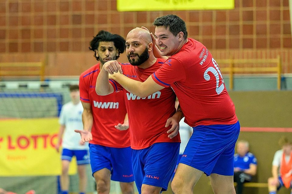 Als Außenseiter überzeugte der Serbische Club-Donau bei der Regensburger Hallenmeisterschaft. Als Außenseiter überzeugte der Serbische Club-Donau bei der Regensburger Hallenmeisterschaft.