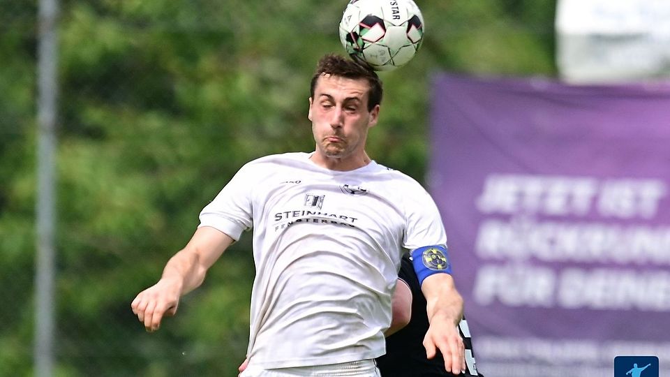 Fußball mit Köpfchen: In Simonswald zeigte die SG Ihringen/Wasenweiler um Spielführer und Goalgetter David Schillinger einen überzeugenden, disziplinierten Auftritt und gewann mit 2:1.