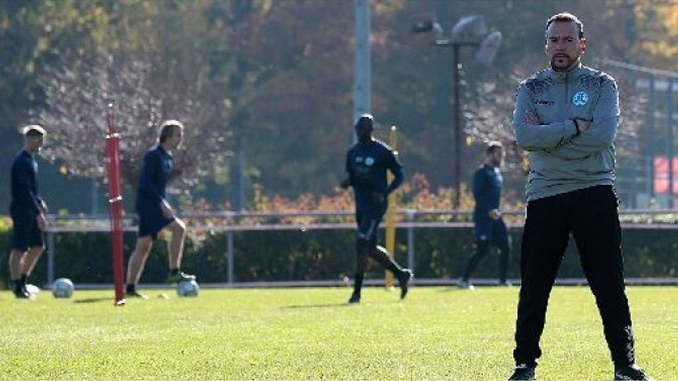 Die Kickers gehen vor: Paco Vaz verzichtet auf eine Bewerbung für den DFB-Fußball-Lehrer-Lehrgang 2018. Foto: Pressefoto Baumann