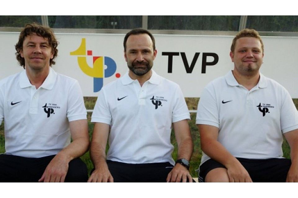 (v.l. Udo Maier (Co-Trainer), Markus Mederer (Trainer), Thomas Moser (1 Abteilungsleiter))
