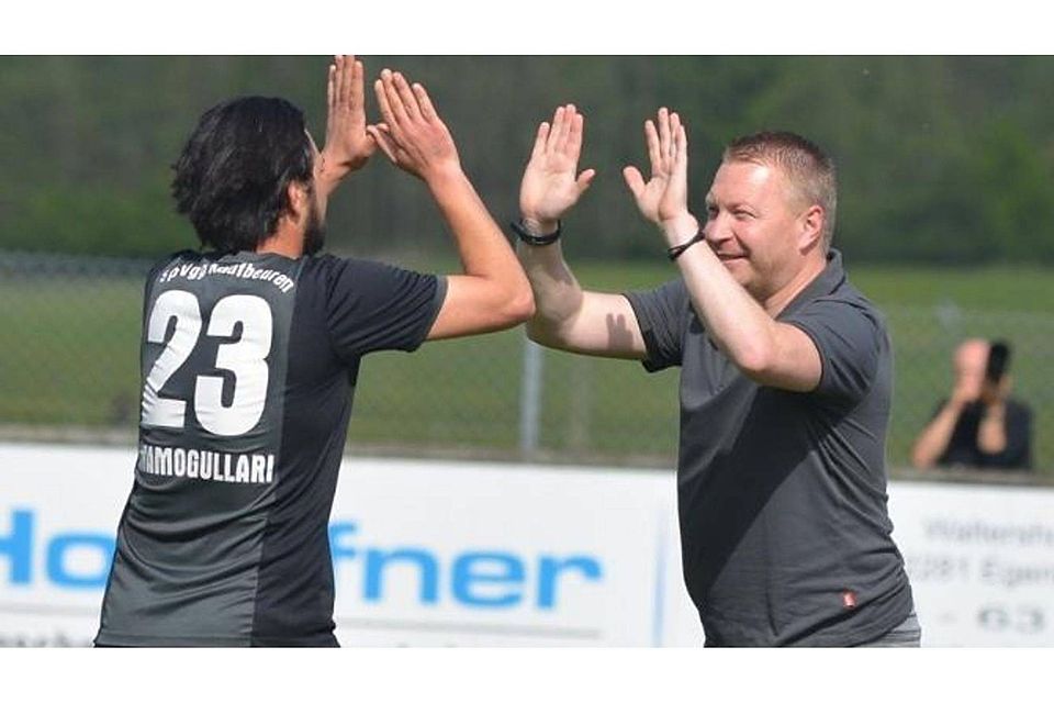 Auch in Gilching will Kaufbeurens Coach Christian Möller (rechts) noch einmal jubeln.    F.: Dieter Metzler