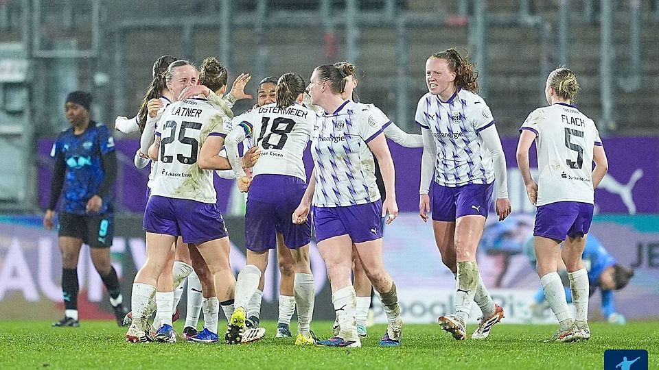 Die SGS Essen feiert den Einzug ins Pokal-Halbfinale.