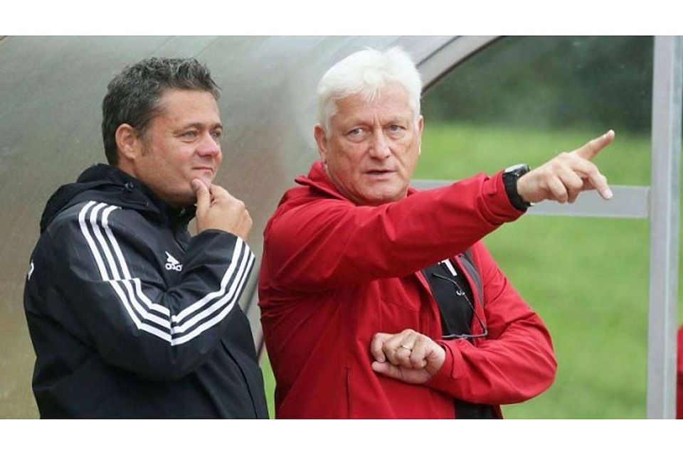 Da geht’s lang! Abteilungsleiter Mario Moharitsch (l.) und Trainer Gipsy Renner hoffen gegen Schwaig auf die nächste Überraschung. Foto: Gleixner